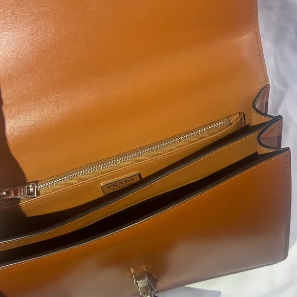 Authentic Prada Embleme Shoulder/Crossbody Bag - Picture 6 of 16